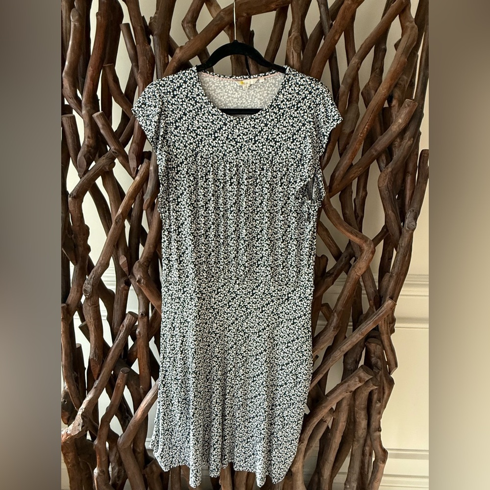 EUC Boden dress.  Super comfy!!!! Navy and white size 10 US